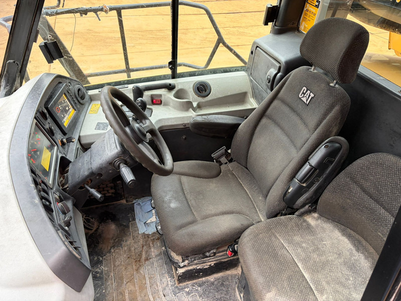 Articulated dumper Caterpillar 745C: picture 17