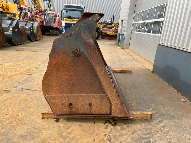 Doosan Bucket DL450 4600 l - Bucket: picture 5 Doosan Bucket DL450 4600 l - Bucket: picture 5