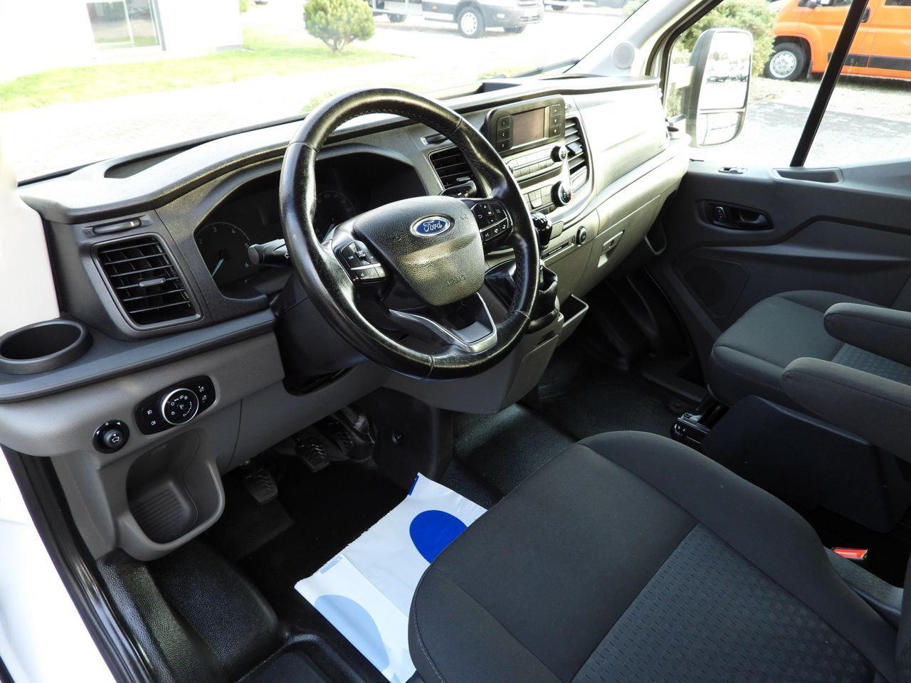 FORD TRANSIT 4x4 STAKE BODY DOUBLE CABIN DOKA 6 SEATS CRUISE CONTROL LED LIGHTS AIR CONDITIONING 170HP - Combi van: picture 3 FORD TRANSIT 4x4 STAKE BODY DOUBLE CABIN DOKA 6 SEATS CRUISE CONTROL LED LIGHTS AIR CONDITIONING 170HP - Combi van: picture 3