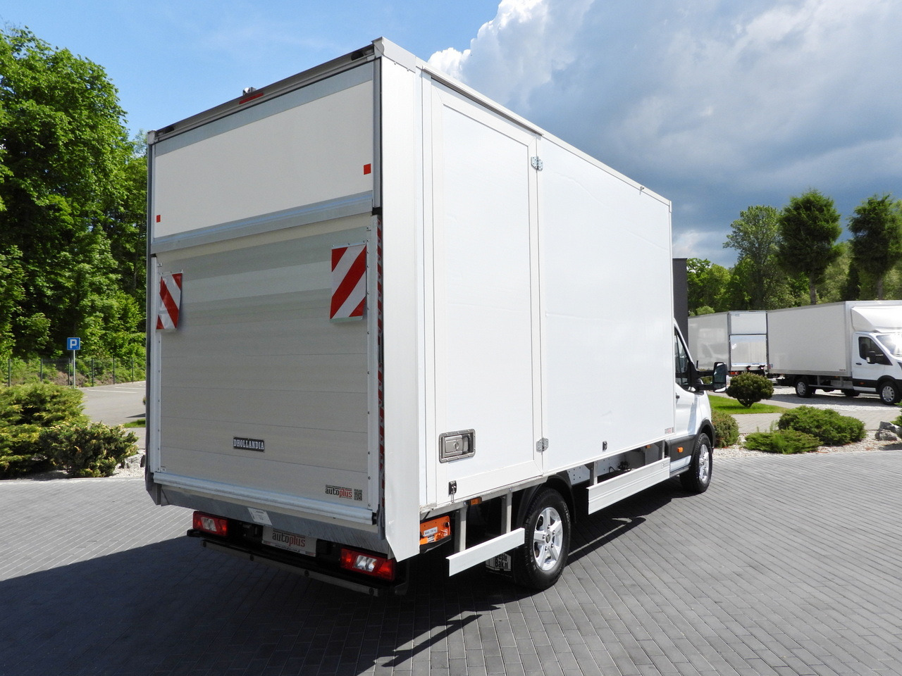 FORD TRANSIT  BOX LIFT 8 PALLETS CRUISE CONTROL LED LIGHTS AIR CONDITIONING  130HP - Refrigerated van: picture 3 FORD TRANSIT  BOX LIFT 8 PALLETS CRUISE CONTROL LED LIGHTS AIR CONDITIONING  130HP - Refrigerated van: picture 3