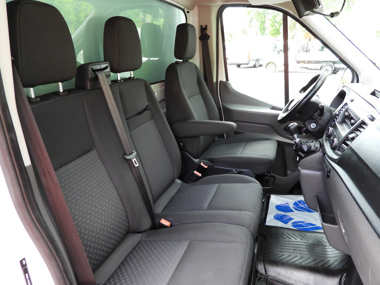 Box van FORD TRANSIT BOX LIFT 8 PALLETS CRUISE CONTROL LED LIGHTS AIR CONDITIONING 130HP: picture 50 Box van FORD TRANSIT BOX LIFT 8 PALLETS CRUISE CONTROL LED LIGHTS AIR CONDITIONING 130HP: picture 50