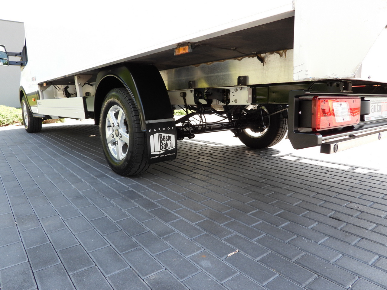 Box van FORD TRANSIT BOX LIFT 8 PALLETS CRUISE CONTROL LED LIGHTS AIR CONDITIONING 130HP: picture 16 Box van FORD TRANSIT BOX LIFT 8 PALLETS CRUISE CONTROL LED LIGHTS AIR CONDITIONING 130HP: picture 16