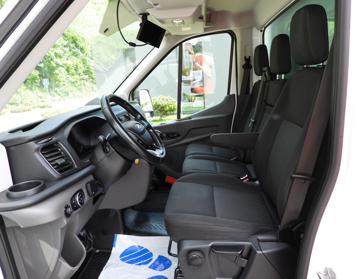 Box van FORD TRANSIT BOX LIFT 8 PALLETS CRUISE CONTROL LED LIGHTS AIR CONDITIONING 130HP: picture 35 Box van FORD TRANSIT BOX LIFT 8 PALLETS CRUISE CONTROL LED LIGHTS AIR CONDITIONING 130HP: picture 35