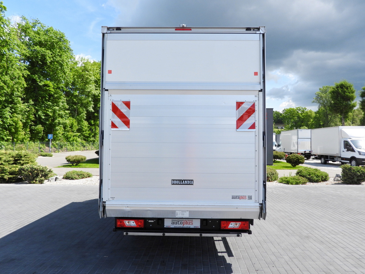 Box van FORD TRANSIT BOX LIFT 8 PALLETS CRUISE CONTROL LED LIGHTS AIR CONDITIONING 130HP: picture 11 Box van FORD TRANSIT BOX LIFT 8 PALLETS CRUISE CONTROL LED LIGHTS AIR CONDITIONING 130HP: picture 11