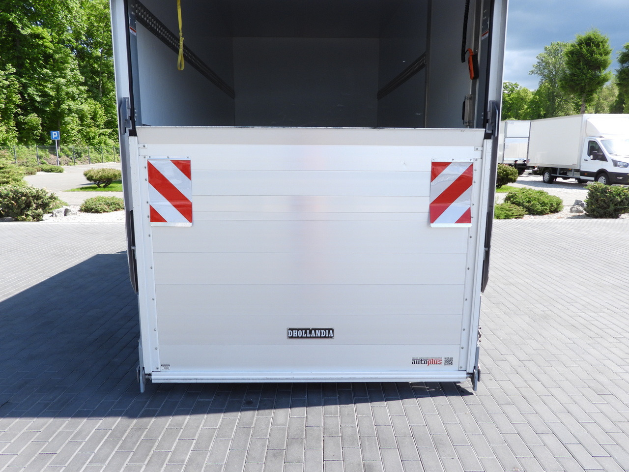 Box van FORD TRANSIT BOX LIFT 8 PALLETS CRUISE CONTROL LED LIGHTS AIR CONDITIONING 130HP: picture 24 Box van FORD TRANSIT BOX LIFT 8 PALLETS CRUISE CONTROL LED LIGHTS AIR CONDITIONING 130HP: picture 24