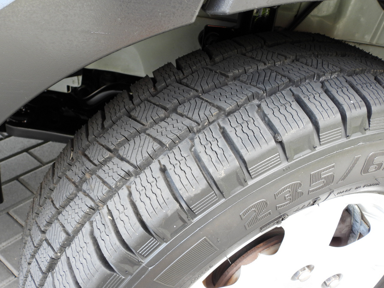 Box van FORD TRANSIT BOX LIFT 8 PALLETS CRUISE CONTROL LED LIGHTS AIR CONDITIONING 130HP: picture 32 Box van FORD TRANSIT BOX LIFT 8 PALLETS CRUISE CONTROL LED LIGHTS AIR CONDITIONING 130HP: picture 32