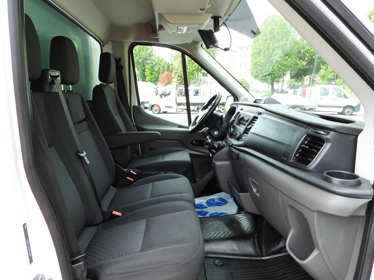 Box van FORD TRANSIT BOX LIFT 8 PALLETS CRUISE CONTROL LED LIGHTS AIR CONDITIONING 130HP: picture 49 Box van FORD TRANSIT BOX LIFT 8 PALLETS CRUISE CONTROL LED LIGHTS AIR CONDITIONING 130HP: picture 49