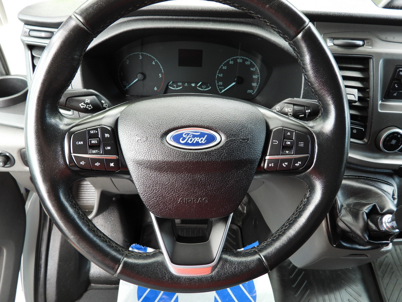 Box van FORD TRANSIT BOX LIFT 8 PALLETS CRUISE CONTROL LED LIGHTS AIR CONDITIONING 130HP: picture 39 Box van FORD TRANSIT BOX LIFT 8 PALLETS CRUISE CONTROL LED LIGHTS AIR CONDITIONING 130HP: picture 39