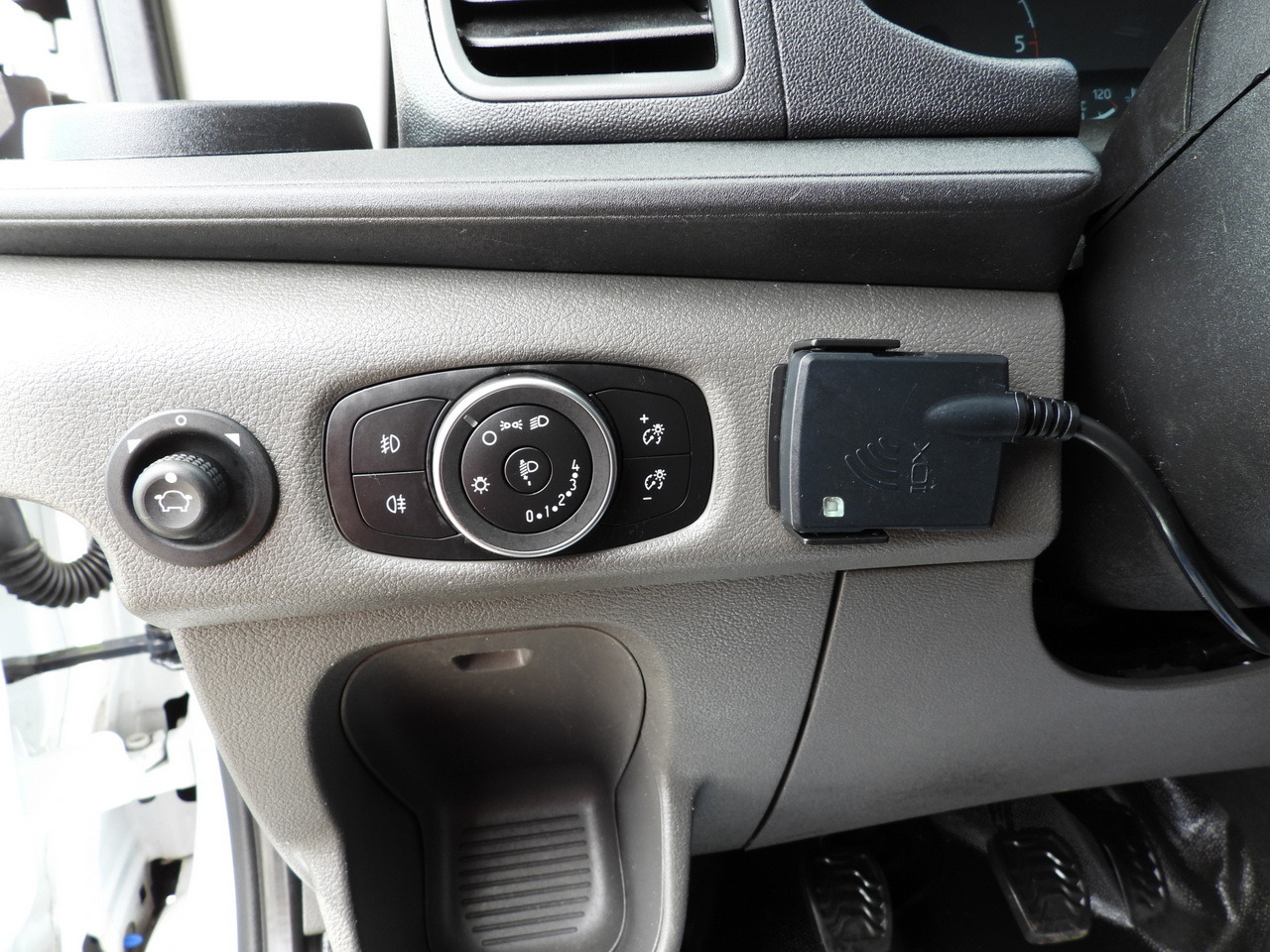 Box van FORD TRANSIT BOX LIFT 8 PALLETS CRUISE CONTROL LED LIGHTS AIR CONDITIONING 130HP: picture 37 Box van FORD TRANSIT BOX LIFT 8 PALLETS CRUISE CONTROL LED LIGHTS AIR CONDITIONING 130HP: picture 37