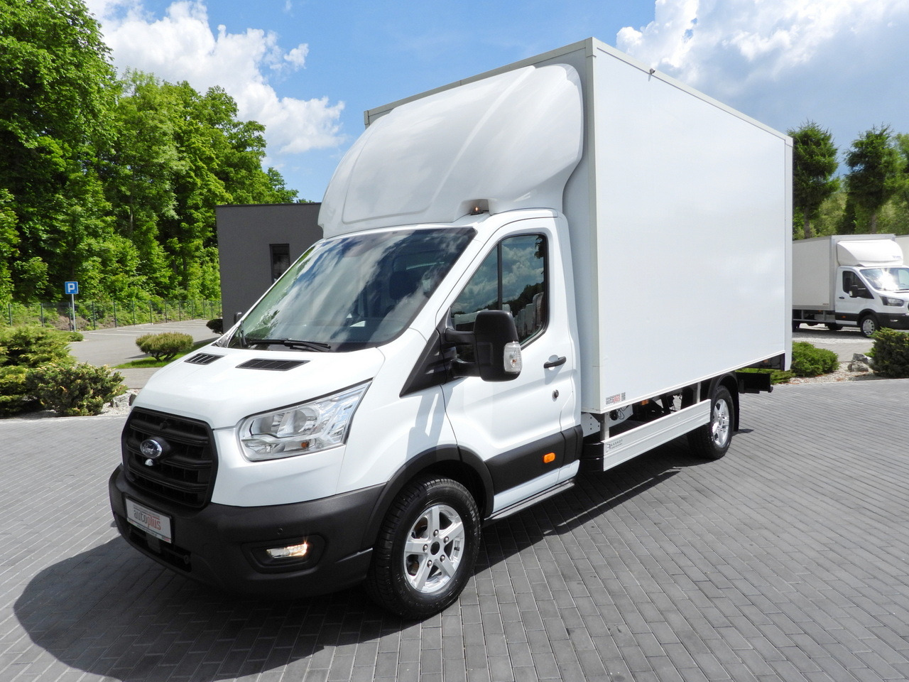 Box van FORD TRANSIT BOX LIFT 8 PALLETS CRUISE CONTROL LED LIGHTS AIR CONDITIONING 130HP: picture 18 Box van FORD TRANSIT BOX LIFT 8 PALLETS CRUISE CONTROL LED LIGHTS AIR CONDITIONING 130HP: picture 18