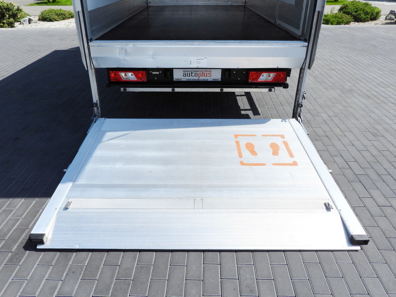 Box van FORD TRANSIT BOX LIFT 8 PALLETS CRUISE CONTROL LED LIGHTS AIR CONDITIONING 130HP: picture 23 Box van FORD TRANSIT BOX LIFT 8 PALLETS CRUISE CONTROL LED LIGHTS AIR CONDITIONING 130HP: picture 23