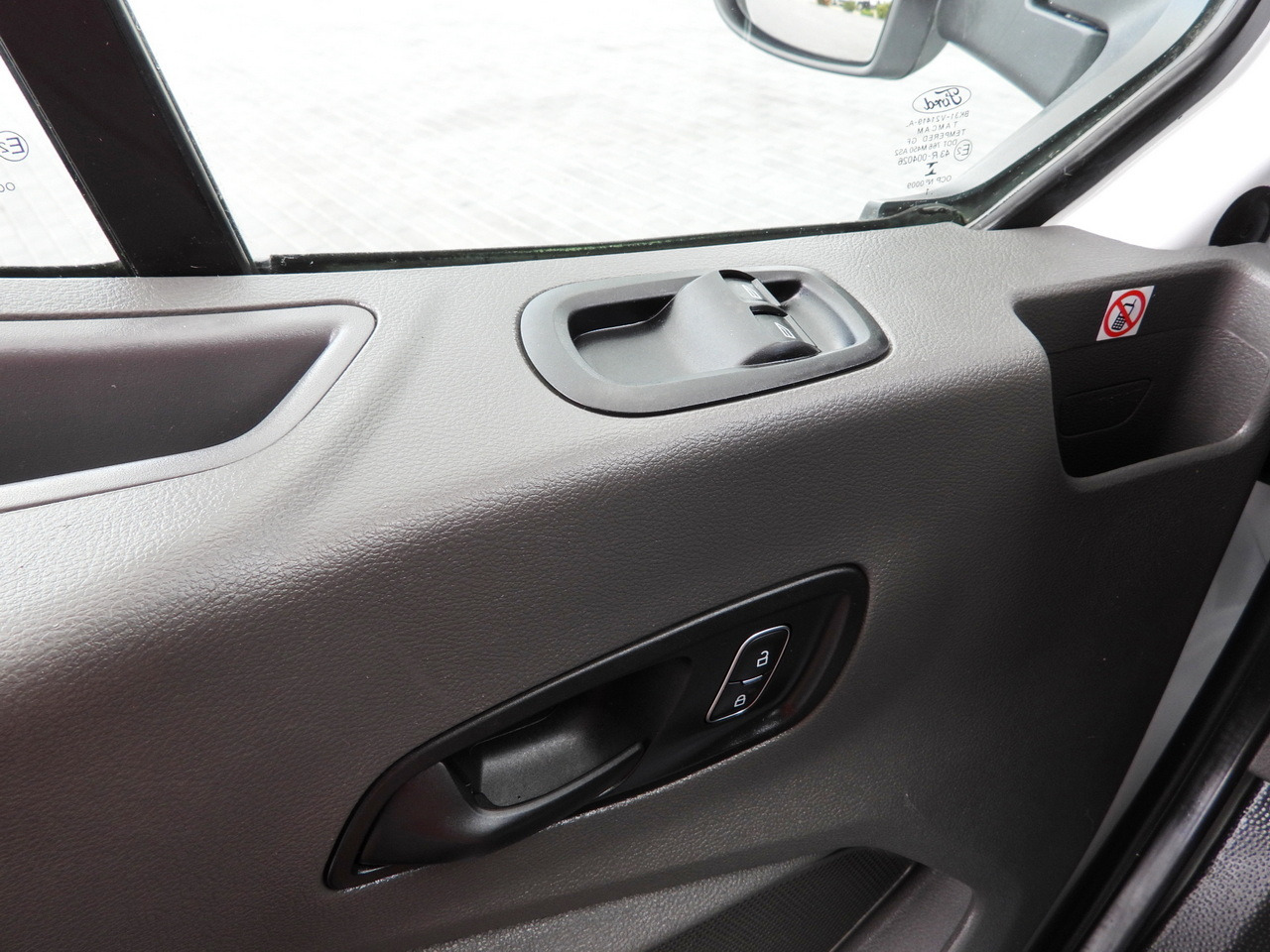 Box van FORD TRANSIT BOX LIFT 8 PALLETS CRUISE CONTROL LED LIGHTS AIR CONDITIONING 130HP: picture 36 Box van FORD TRANSIT BOX LIFT 8 PALLETS CRUISE CONTROL LED LIGHTS AIR CONDITIONING 130HP: picture 36