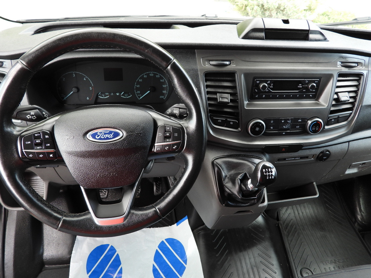 Box van FORD TRANSIT BOX LIFT 8 PALLETS CRUISE CONTROL LED LIGHTS AIR CONDITIONING 130HP: picture 38 Box van FORD TRANSIT BOX LIFT 8 PALLETS CRUISE CONTROL LED LIGHTS AIR CONDITIONING 130HP: picture 38