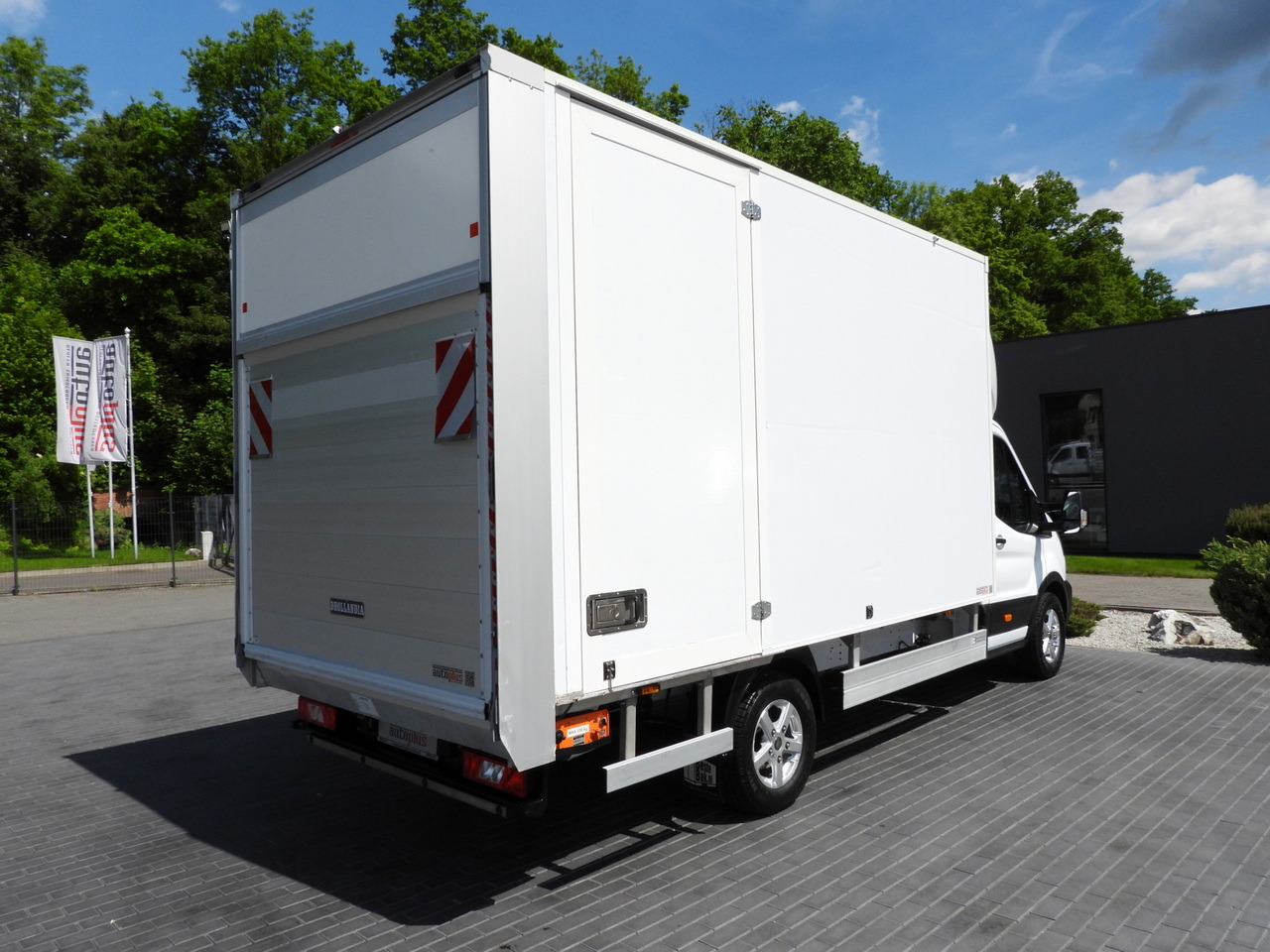 Box van FORD TRANSIT BOX LIFT 8 PALLETS CRUISE CONTROL LED LIGHTS AIR CONDITIONING 130HP: picture 14 Box van FORD TRANSIT BOX LIFT 8 PALLETS CRUISE CONTROL LED LIGHTS AIR CONDITIONING 130HP: picture 14