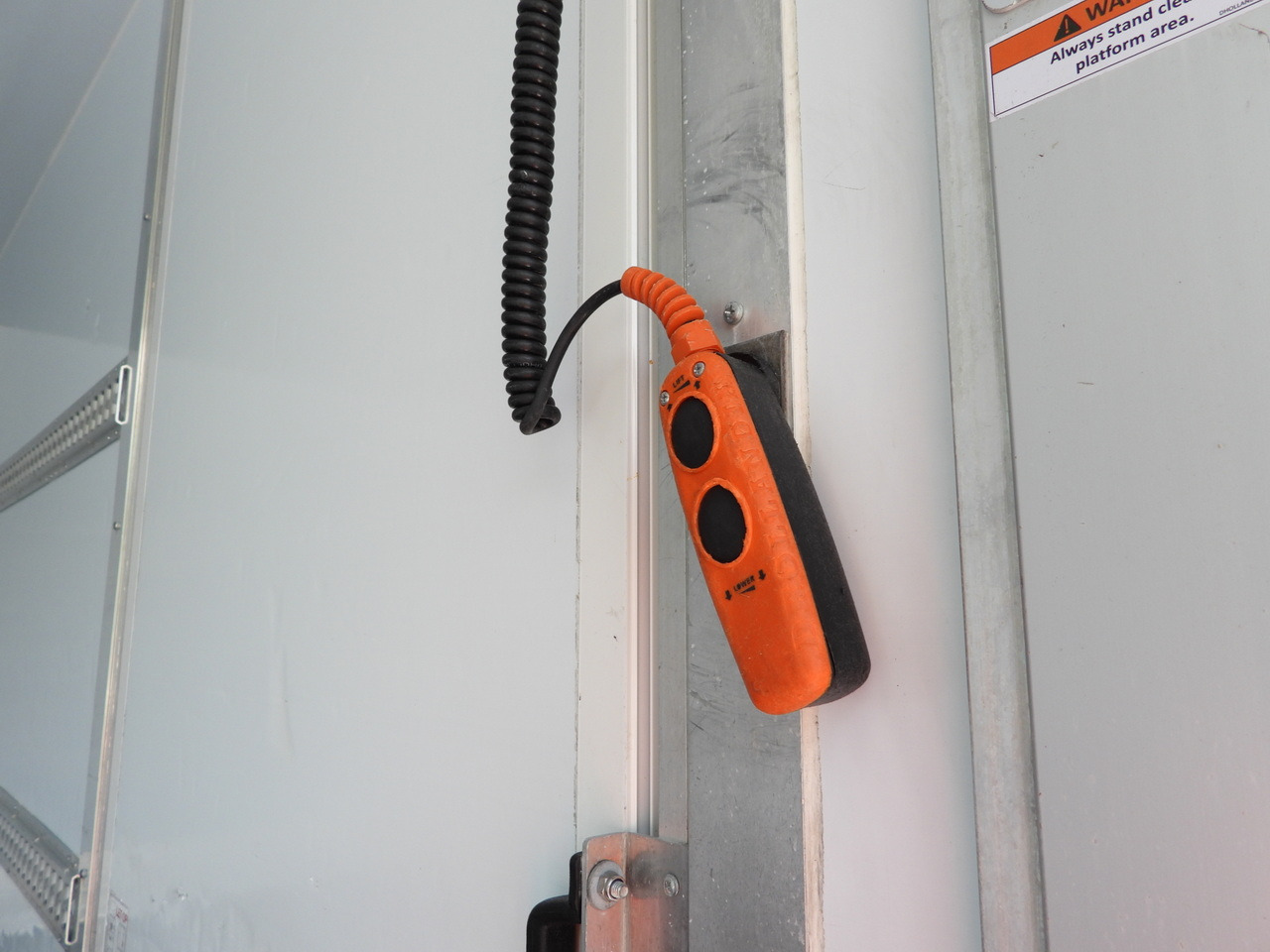 Box van FORD TRANSIT BOX LIFT 8 PALLETS CRUISE CONTROL LED LIGHTS AIR CONDITIONING 130HP: picture 25 Box van FORD TRANSIT BOX LIFT 8 PALLETS CRUISE CONTROL LED LIGHTS AIR CONDITIONING 130HP: picture 25