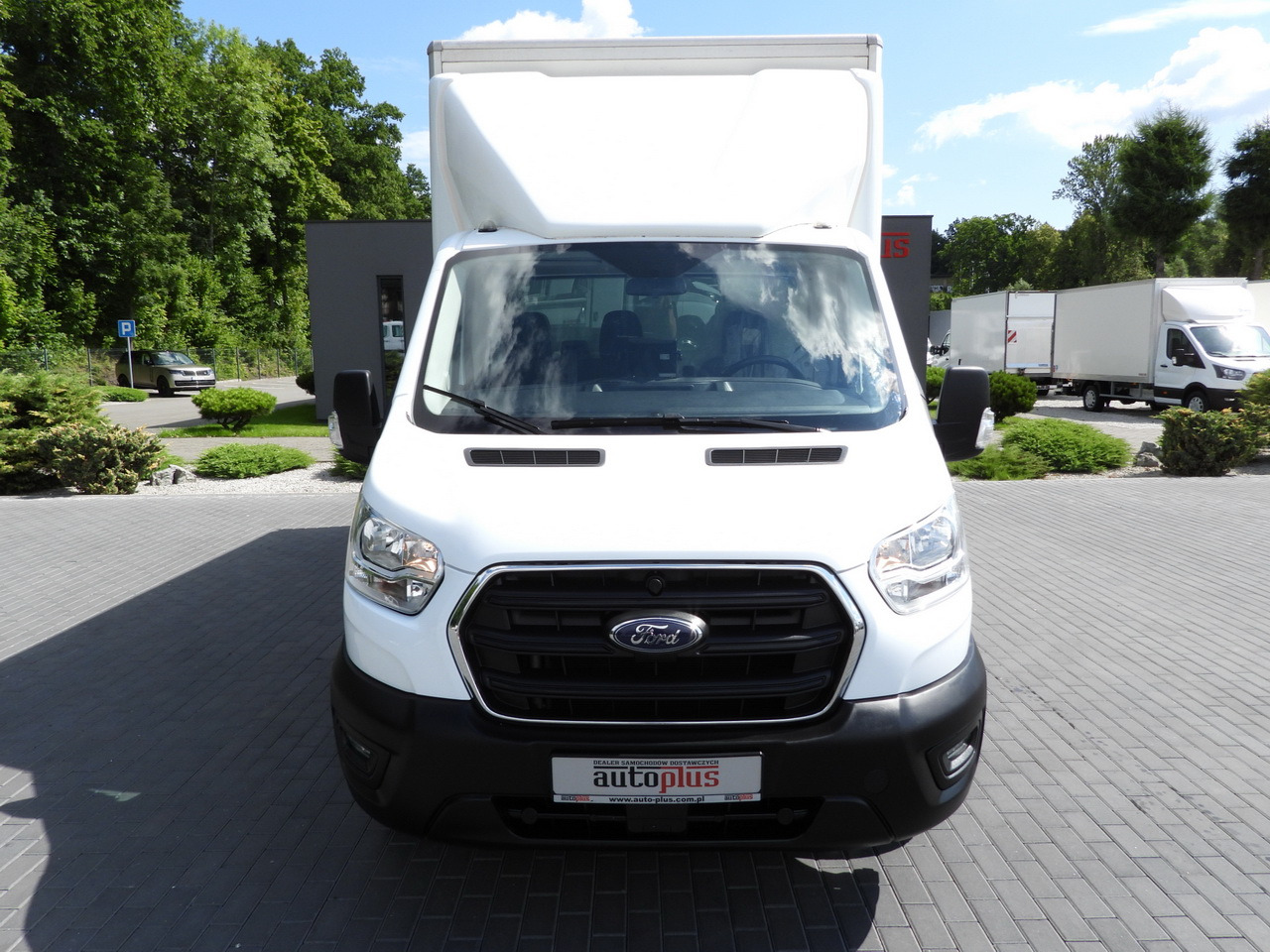 FORD TRANSIT BOX LIFT 8 PALLETS CRUISE CONTROL LED LIGHTS TWIN WHEELS AIR CONDITIONING 130HP - Box van: picture 5 FORD TRANSIT BOX LIFT 8 PALLETS CRUISE CONTROL LED LIGHTS TWIN WHEELS AIR CONDITIONING 130HP - Box van: picture 5
