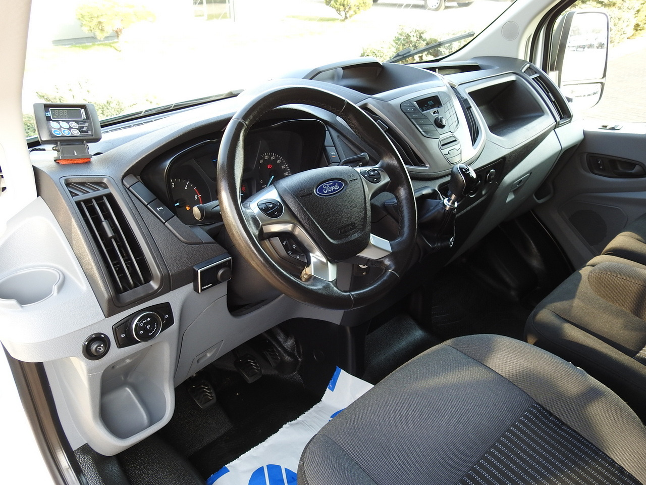 FORD TRANSIT REFRIGERATOR VAN 0°C HEATING FUNCTION CRUISE CONTROL LED LIGHTS AIR CONDITIONING 130HP - Refrigerated van: picture 2 FORD TRANSIT REFRIGERATOR VAN 0°C HEATING FUNCTION CRUISE CONTROL LED LIGHTS AIR CONDITIONING 130HP - Refrigerated van: picture 2