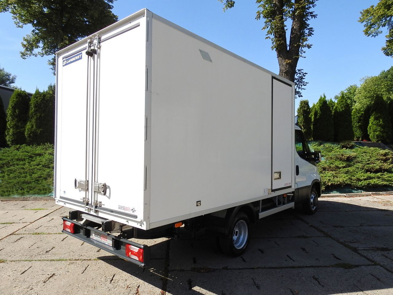 IVECO DAILY 35C15 REGRIGERATOR BOX -12*C POWER SUPPLY 230V LED LIGHTS TWIN WHEELS 150HP - Refrigerated van: picture 3 IVECO DAILY 35C15 REGRIGERATOR BOX -12*C POWER SUPPLY 230V LED LIGHTS TWIN WHEELS 150HP - Refrigerated van: picture 3