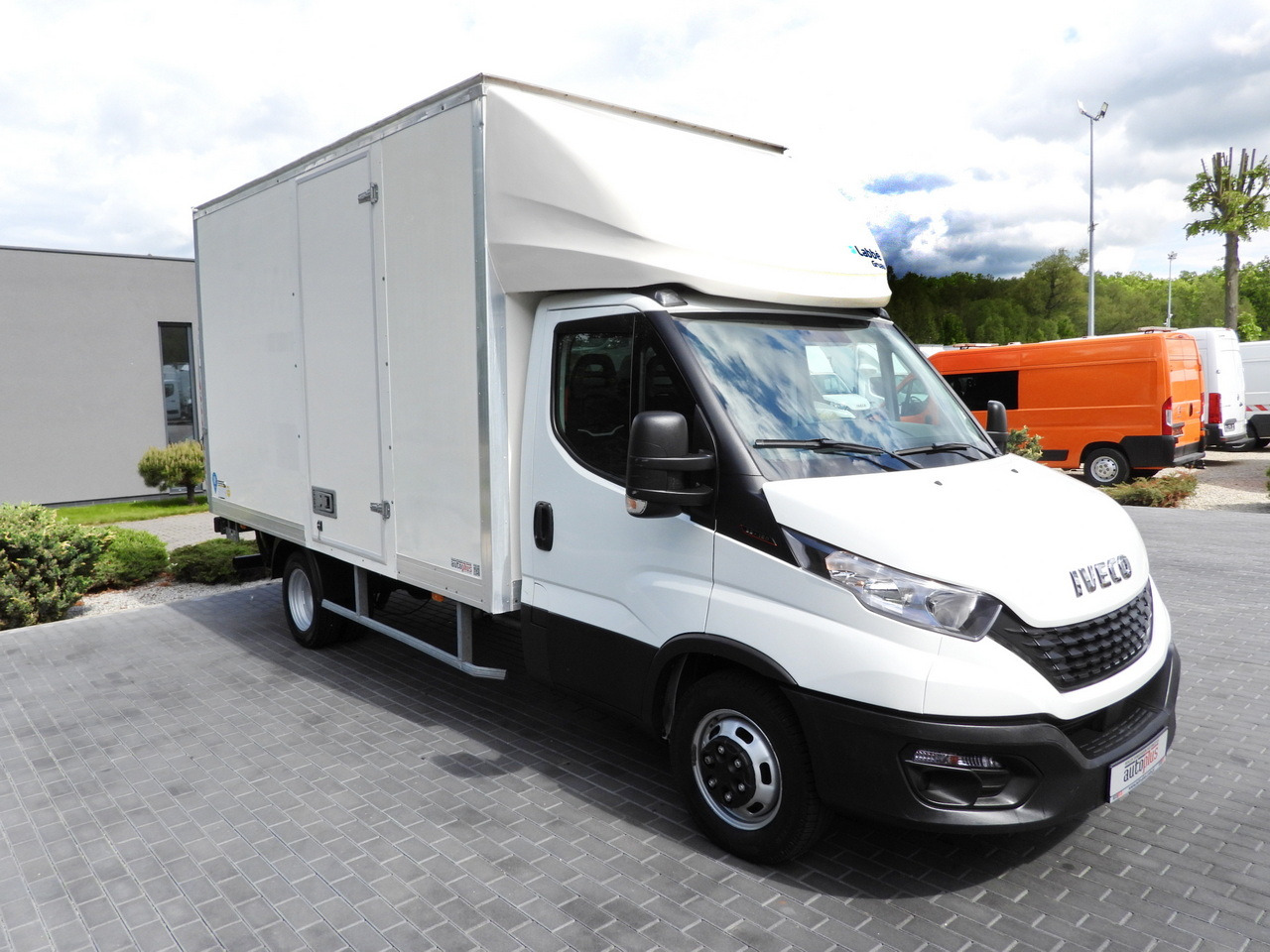 IVECO DAILY 35C16 BOX LIFT 8 PALLETS CRUISE CONTROL TWIN WHEELS AIR CONDITIONING 160HP - Box van: picture 4 IVECO DAILY 35C16 BOX LIFT 8 PALLETS CRUISE CONTROL TWIN WHEELS AIR CONDITIONING 160HP - Box van: picture 4