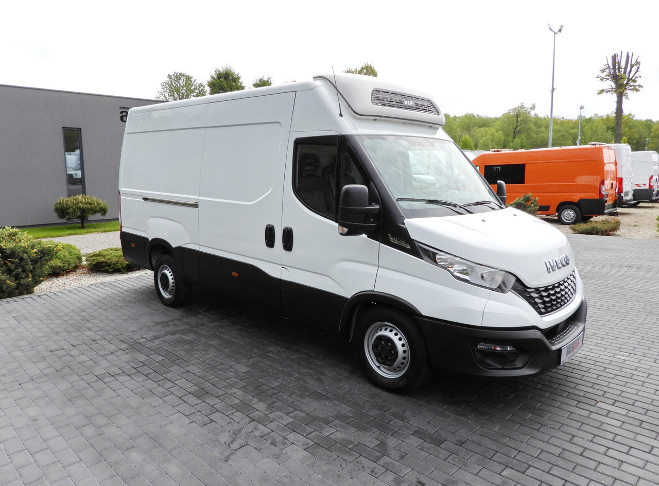 IVECO DAILY 35S14 REFRIGERATOR VAN -10*C POWER SUPPLY 230V CRUISE CONTROL AUTOMATIC TRANSMISSION HI-MATIC AIR CONDITIONING  140HP - Refrigerated van: picture 4 IVECO DAILY 35S14 REFRIGERATOR VAN -10*C POWER SUPPLY 230V CRUISE CONTROL AUTOMATIC TRANSMISSION HI-MATIC AIR CONDITIONING  140HP - Refrigerated van: picture 4