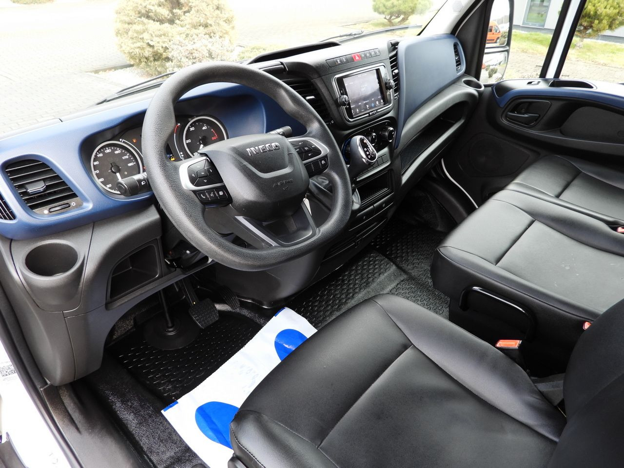 IVECO DAILY 35S14 REFRIGERATOR VAN -10*C POWER SUPPLY 230V CRUISE CONTROL NAVIGATION AUTOMATIC TRANSMISSION HI-MATIC AIR CONDITIONING 140HP - Refrigerated van: picture 2 IVECO DAILY 35S14 REFRIGERATOR VAN -10*C POWER SUPPLY 230V CRUISE CONTROL NAVIGATION AUTOMATIC TRANSMISSION HI-MATIC AIR CONDITIONING 140HP - Refrigerated van: picture 2