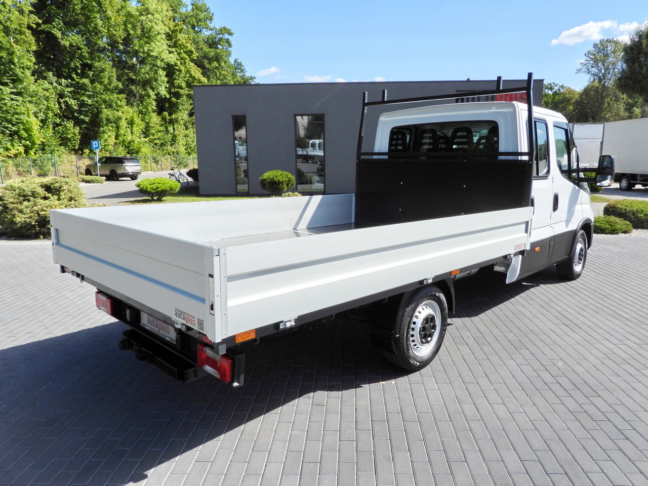 IVECO DAILY 35S14 STAKE BODY DOUBLE CABIN DOKA 7 SEATS CRUISE CONTROL AIR CONDITIONING 135HP - Open body delivery van: picture 3 IVECO DAILY 35S14 STAKE BODY DOUBLE CABIN DOKA 7 SEATS CRUISE CONTROL AIR CONDITIONING 135HP - Open body delivery van: picture 3