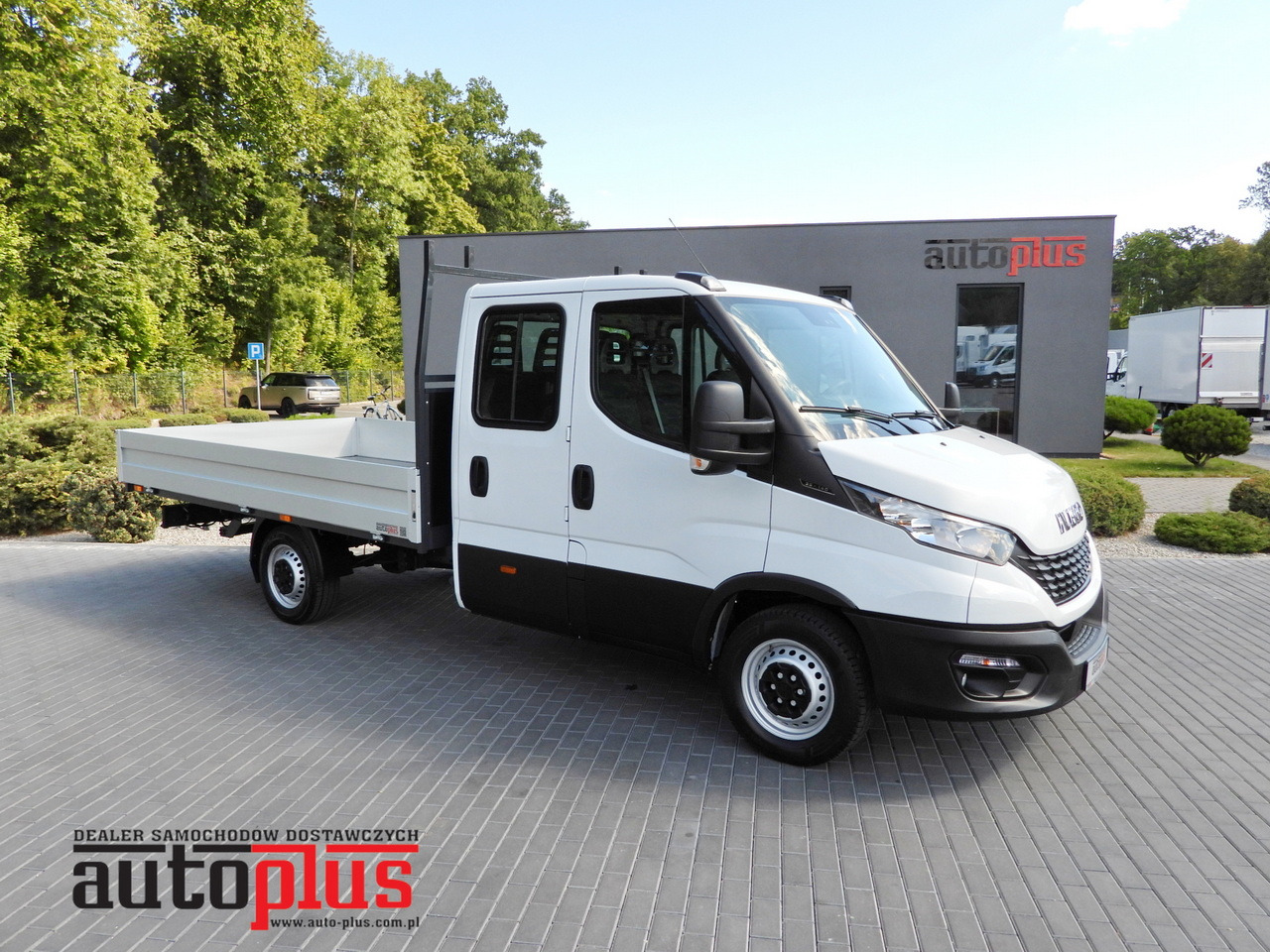 IVECO DAILY 35S14 STAKE BODY DOUBLE CABIN DOKA 7 SEATS CRUISE CONTROL AIR CONDITIONING 135HP - Open body delivery van: picture 1 IVECO DAILY 35S14 STAKE BODY DOUBLE CABIN DOKA 7 SEATS CRUISE CONTROL AIR CONDITIONING 135HP - Open body delivery van: picture 1
