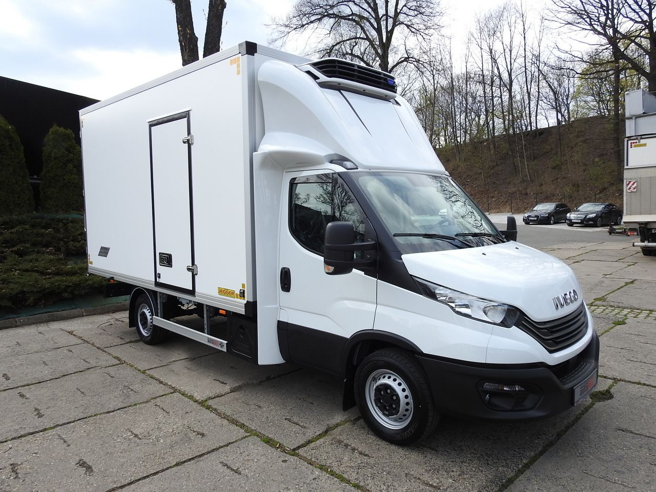IVECO DAILY 35S16 NEW REGRIGERATOR BOX -10*C 8 PALLETS HEATING FUNCTION POWER SUPPLY 230V CRUISE CONTROL AIR CONDITIONING 160HP - Refrigerated van: picture 4 IVECO DAILY 35S16 NEW REGRIGERATOR BOX -10*C 8 PALLETS HEATING FUNCTION POWER SUPPLY 230V CRUISE CONTROL AIR CONDITIONING 160HP - Refrigerated van: picture 4
