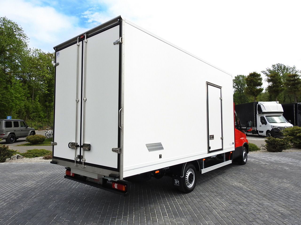 IVECO DAILY 35S18 NEW BOX 10 PALLETS CRUISE CONTROL NAVIGATION AIR CONDITIONING LED LIGHTS GUARANTEE 180HP - Box van: picture 3 IVECO DAILY 35S18 NEW BOX 10 PALLETS CRUISE CONTROL NAVIGATION AIR CONDITIONING LED LIGHTS GUARANTEE 180HP - Box van: picture 3