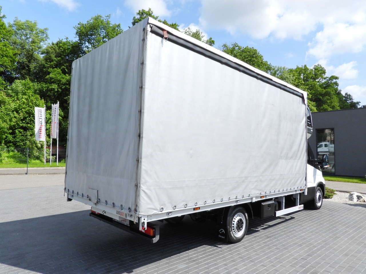Curtain side van IVECO DAILY 35S18 TARPAULIN 10 PALLETS CRUISE CONTROL LED LIGHTS AIR CONDITIONING 180HP: picture 13 Curtain side van IVECO DAILY 35S18 TARPAULIN 10 PALLETS CRUISE CONTROL LED LIGHTS AIR CONDITIONING 180HP: picture 13