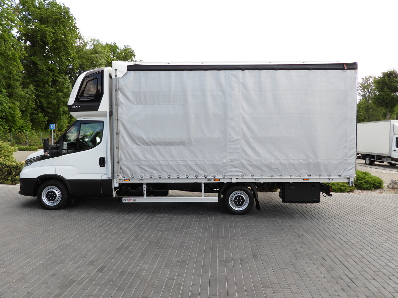 Curtain side van IVECO DAILY 35S18 TARPAULIN 10 PALLETS CRUISE CONTROL LED LIGHTS AIR CONDITIONING 180HP: picture 8 Curtain side van IVECO DAILY 35S18 TARPAULIN 10 PALLETS CRUISE CONTROL LED LIGHTS AIR CONDITIONING 180HP: picture 8