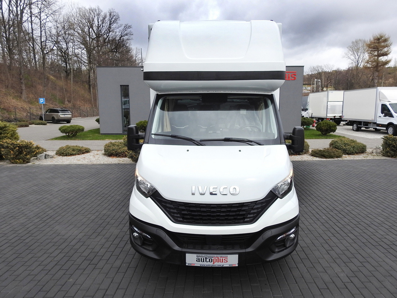 IVECO DAILY 35S18 TARPAULIN 10 PALLETS WEBASTO CRUISE CONTROL AIR CONDITIONING 180HP - Curtain side van: picture 5 IVECO DAILY 35S18 TARPAULIN 10 PALLETS WEBASTO CRUISE CONTROL AIR CONDITIONING 180HP - Curtain side van: picture 5