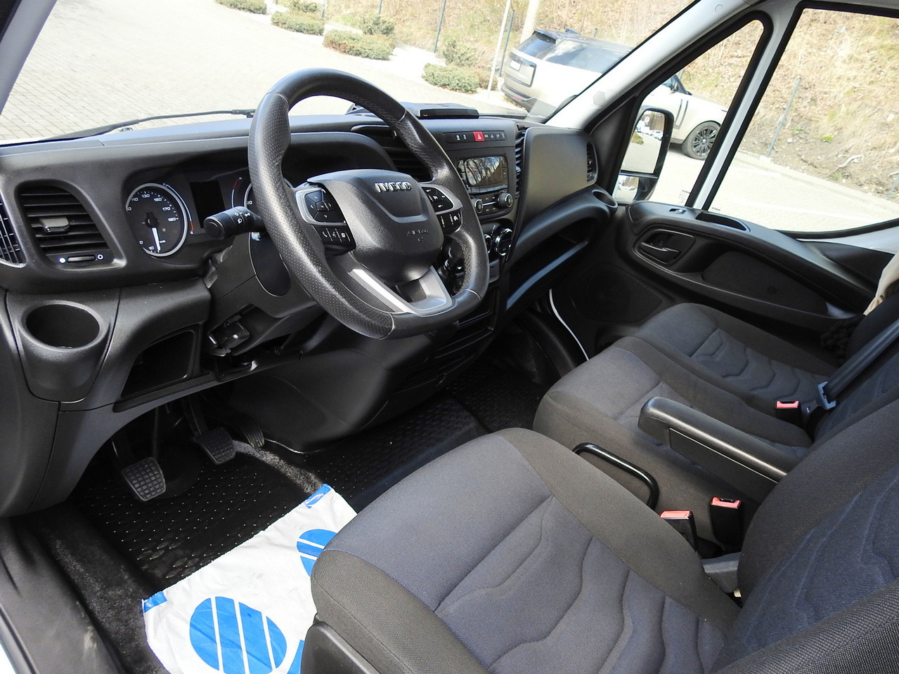 IVECO DAILY 35S18 TARPAULIN 10 PALLETS WEBASTO CRUISE CONTROL AIR CONDITIONING 180HP - Curtain side van: picture 2 IVECO DAILY 35S18 TARPAULIN 10 PALLETS WEBASTO CRUISE CONTROL AIR CONDITIONING 180HP - Curtain side van: picture 2