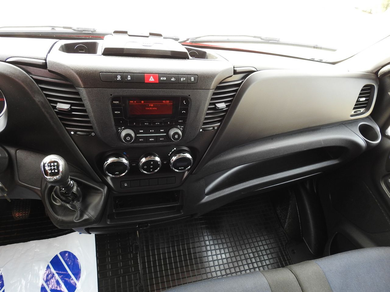 Curtain side van IVECO DAILY 35S18 TARPAULIN 10 PALLETS WEBASTO CRUISE CONTROL LED LIGHTS AIR CONDITIONING 180HP: picture 36 Curtain side van IVECO DAILY 35S18 TARPAULIN 10 PALLETS WEBASTO CRUISE CONTROL LED LIGHTS AIR CONDITIONING 180HP: picture 36