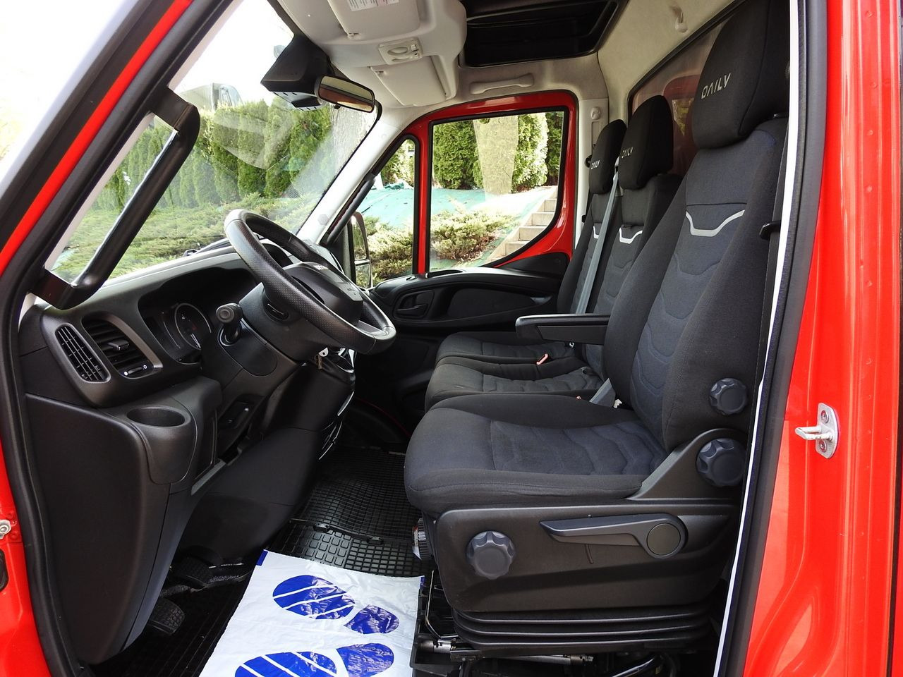 Curtain side van IVECO DAILY 35S18 TARPAULIN 10 PALLETS WEBASTO CRUISE CONTROL LED LIGHTS AIR CONDITIONING 180HP: picture 29 Curtain side van IVECO DAILY 35S18 TARPAULIN 10 PALLETS WEBASTO CRUISE CONTROL LED LIGHTS AIR CONDITIONING 180HP: picture 29