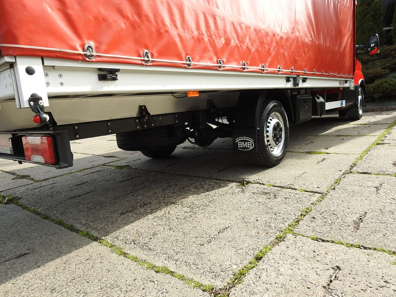 Curtain side van IVECO DAILY 35S18 TARPAULIN 10 PALLETS WEBASTO CRUISE CONTROL LED LIGHTS AIR CONDITIONING 180HP: picture 17 Curtain side van IVECO DAILY 35S18 TARPAULIN 10 PALLETS WEBASTO CRUISE CONTROL LED LIGHTS AIR CONDITIONING 180HP: picture 17