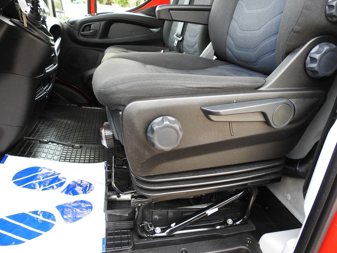 Curtain side van IVECO DAILY 35S18 TARPAULIN 10 PALLETS WEBASTO CRUISE CONTROL LED LIGHTS AIR CONDITIONING 180HP: picture 30 Curtain side van IVECO DAILY 35S18 TARPAULIN 10 PALLETS WEBASTO CRUISE CONTROL LED LIGHTS AIR CONDITIONING 180HP: picture 30