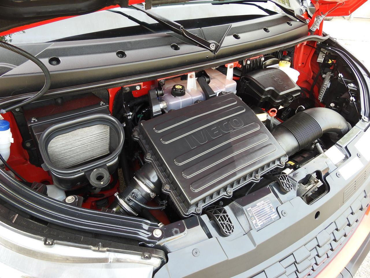 Curtain side van IVECO DAILY 35S18 TARPAULIN 10 PALLETS WEBASTO CRUISE CONTROL LED LIGHTS AIR CONDITIONING 180HP: picture 28 Curtain side van IVECO DAILY 35S18 TARPAULIN 10 PALLETS WEBASTO CRUISE CONTROL LED LIGHTS AIR CONDITIONING 180HP: picture 28