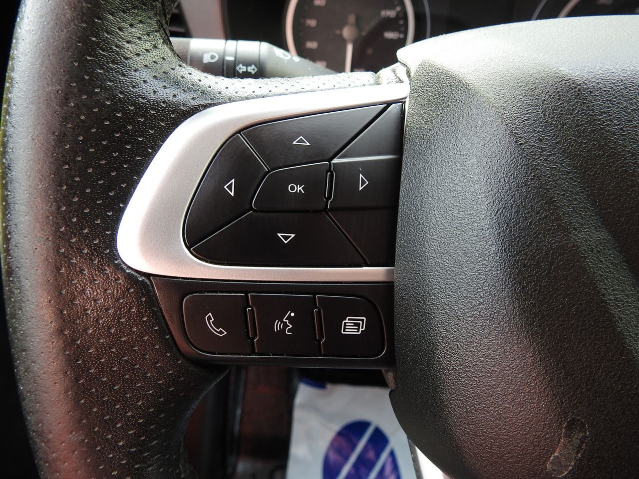 Curtain side van IVECO DAILY 35S18 TARPAULIN 10 PALLETS WEBASTO CRUISE CONTROL LED LIGHTS AIR CONDITIONING 180HP: picture 33 Curtain side van IVECO DAILY 35S18 TARPAULIN 10 PALLETS WEBASTO CRUISE CONTROL LED LIGHTS AIR CONDITIONING 180HP: picture 33