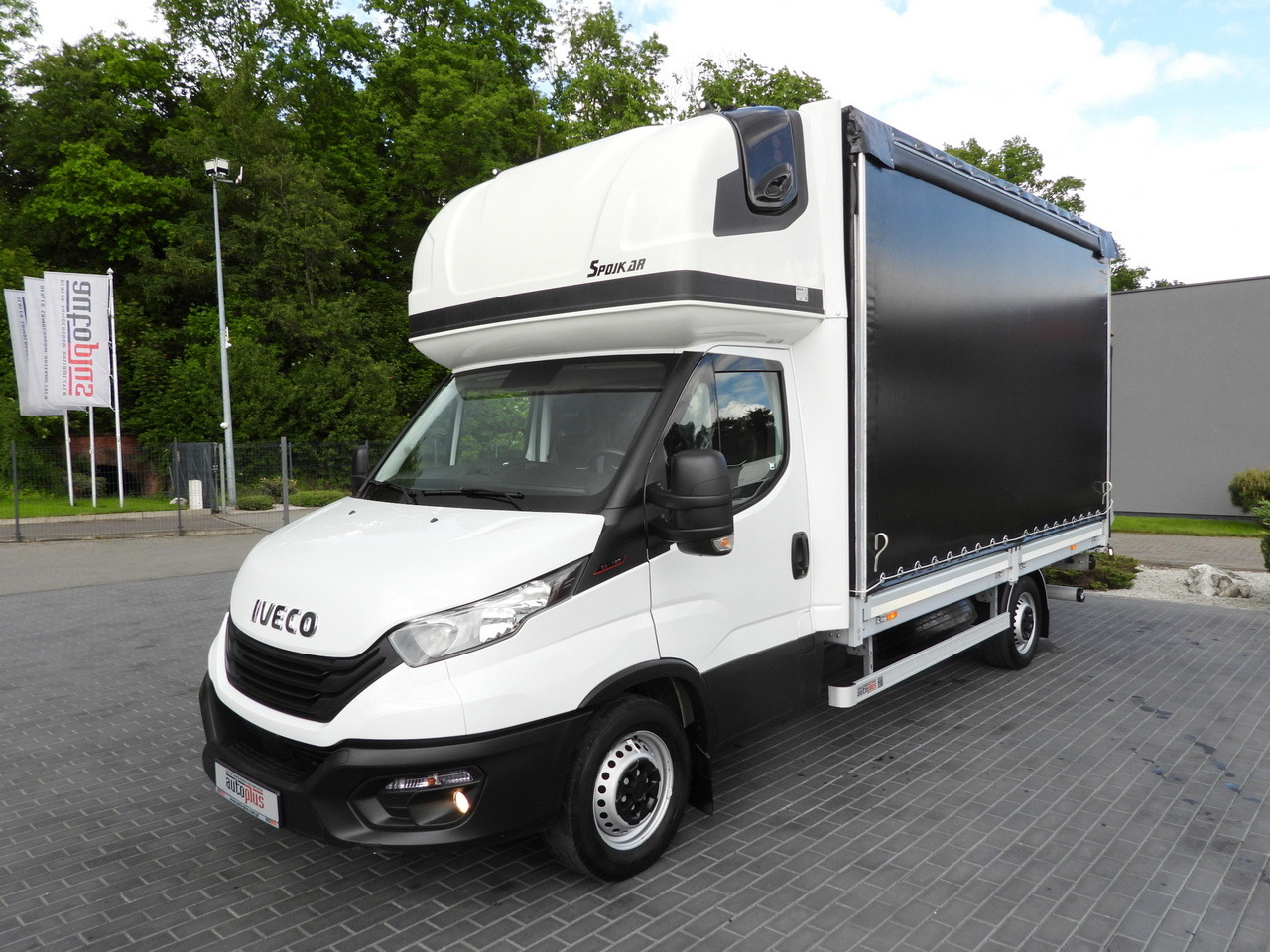 Curtain side van IVECO DAILY 35S18 TARPAULIN LIFT 8 PALLETS WEBASTO CRUISE CONTROL AIR CONDITIONING 180HP: picture 6 Curtain side van IVECO DAILY 35S18 TARPAULIN LIFT 8 PALLETS WEBASTO CRUISE CONTROL AIR CONDITIONING 180HP: picture 6