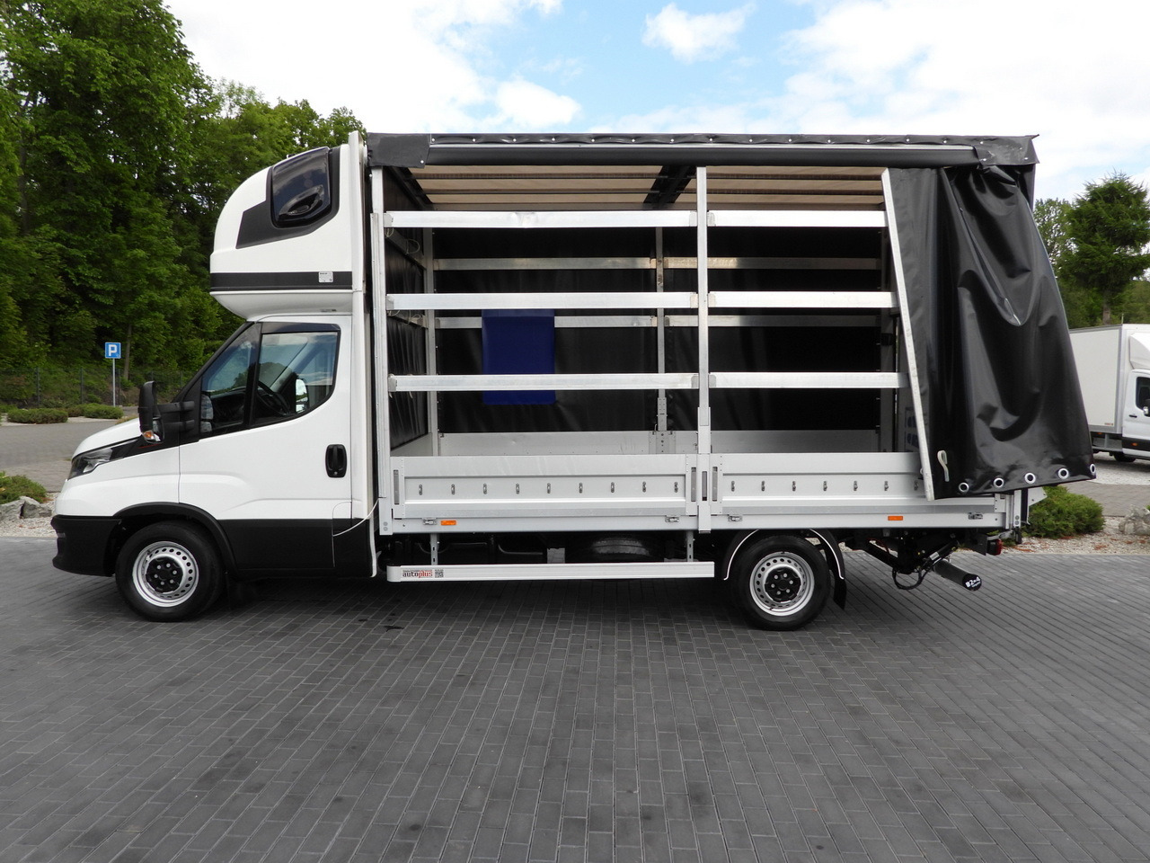 Curtain side van IVECO DAILY 35S18 TARPAULIN LIFT 8 PALLETS WEBASTO CRUISE CONTROL AIR CONDITIONING 180HP: picture 8 Curtain side van IVECO DAILY 35S18 TARPAULIN LIFT 8 PALLETS WEBASTO CRUISE CONTROL AIR CONDITIONING 180HP: picture 8
