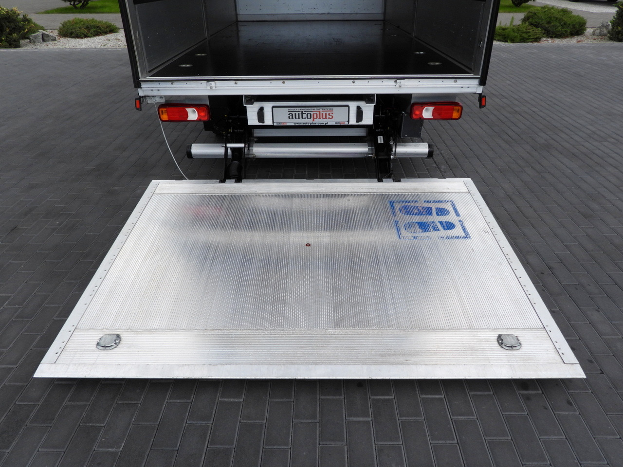 Curtain side van IVECO DAILY 35S18 TARPAULIN LIFT 8 PALLETS WEBASTO CRUISE CONTROL AIR CONDITIONING 180HP: picture 26 Curtain side van IVECO DAILY 35S18 TARPAULIN LIFT 8 PALLETS WEBASTO CRUISE CONTROL AIR CONDITIONING 180HP: picture 26