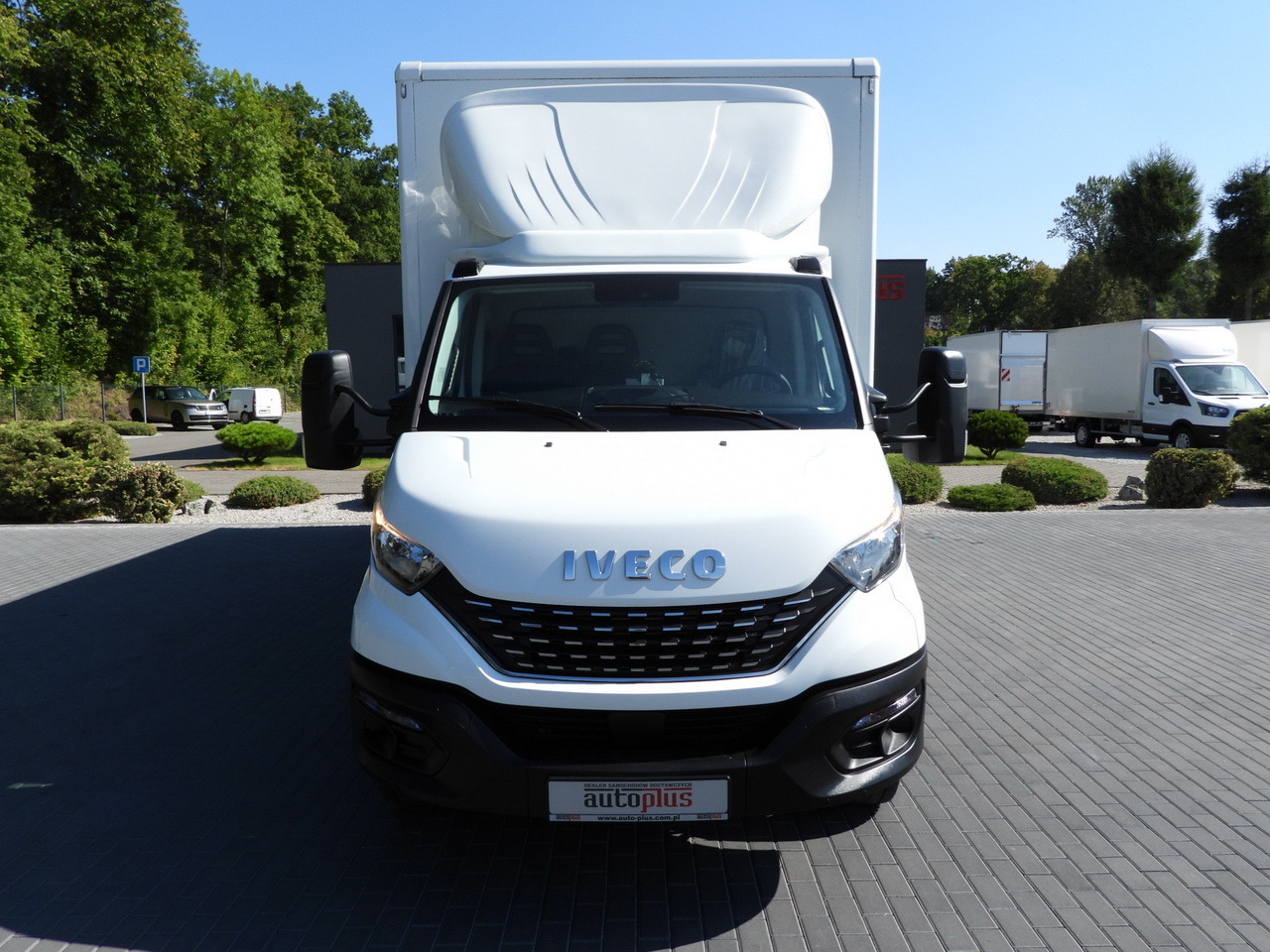 IVECO DAILY 72C18 LIFT 14 PALLETS CRUISE CONTROL PNEUMATICS AUTOMATIC TRANSMISSION HI-MATIC TWIN WHEELS AIR CONDITIONING 180HP - Box van: picture 5 IVECO DAILY 72C18 LIFT 14 PALLETS CRUISE CONTROL PNEUMATICS AUTOMATIC TRANSMISSION HI-MATIC TWIN WHEELS AIR CONDITIONING 180HP - Box van: picture 5