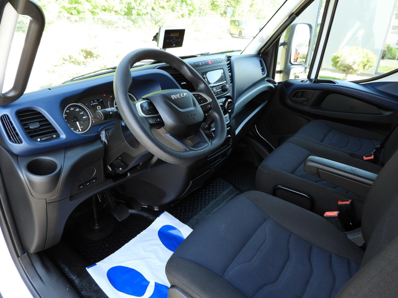 IVECO DAILY 72C18 LIFT 14 PALLETS CRUISE CONTROL PNEUMATICS AUTOMATIC TRANSMISSION HI-MATIC TWIN WHEELS AIR CONDITIONING 180HP - Box van: picture 2 IVECO DAILY 72C18 LIFT 14 PALLETS CRUISE CONTROL PNEUMATICS AUTOMATIC TRANSMISSION HI-MATIC TWIN WHEELS AIR CONDITIONING 180HP - Box van: picture 2