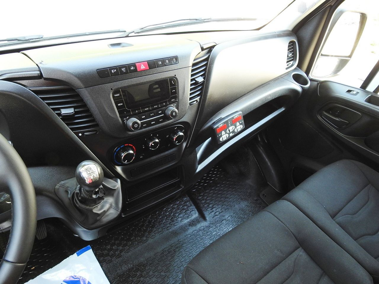 Refrigerated van IVECO DAILY: picture 38