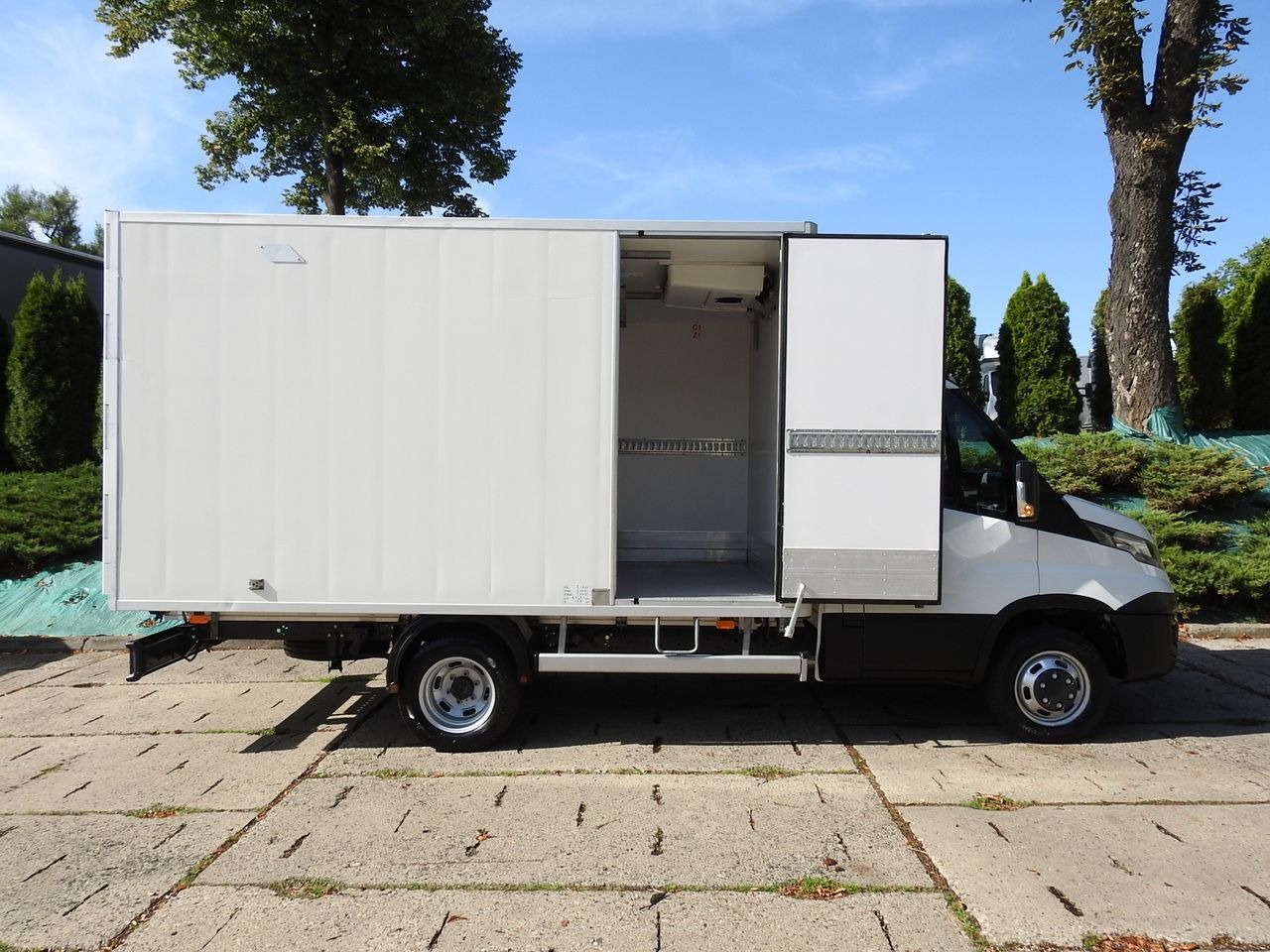 Refrigerated van IVECO DAILY: picture 8