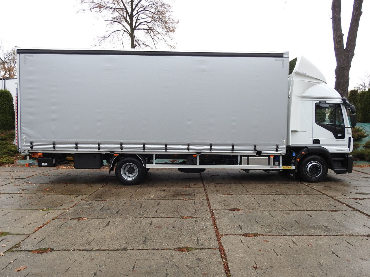 Curtainsider truck Iveco EUROCARGO 120-250 PRITSCHE PLANE 18 PALETTEN A/C: picture 7