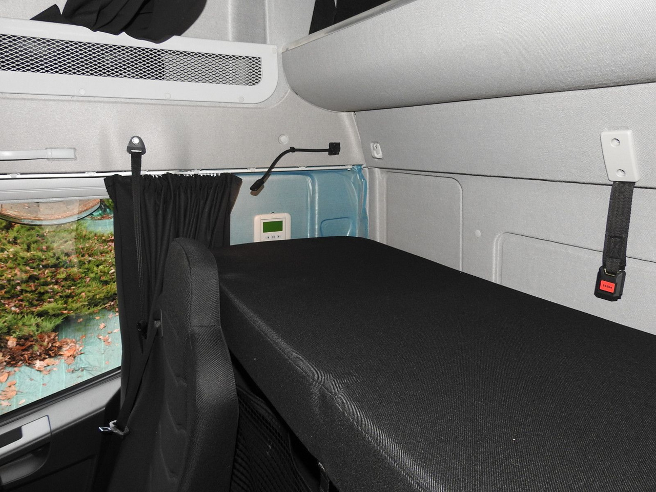 Curtainsider truck Iveco EUROCARGO 120-250 PRITSCHE PLANE 18 PALETTEN A/C: picture 29