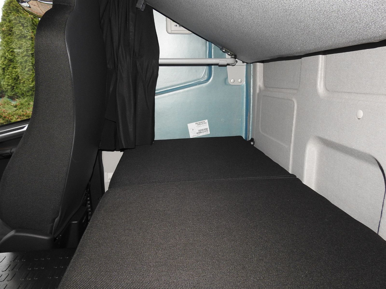 Curtainsider truck Iveco EUROCARGO 120-250 PRITSCHE PLANE 18 PALETTEN A/C: picture 30