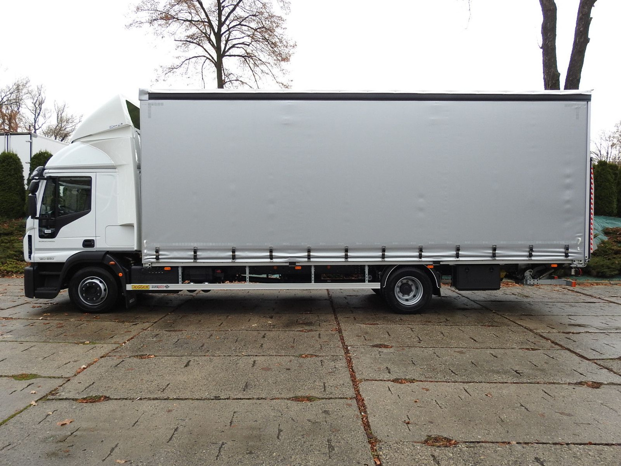 Curtainsider truck Iveco EUROCARGO 120-250 PRITSCHE PLANE 18 PALETTEN A/C: picture 9